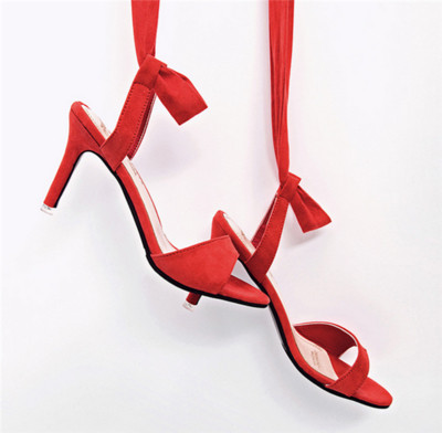 Дамски сандалки с интересни връзки и велурено горно покритие - 3 цвята