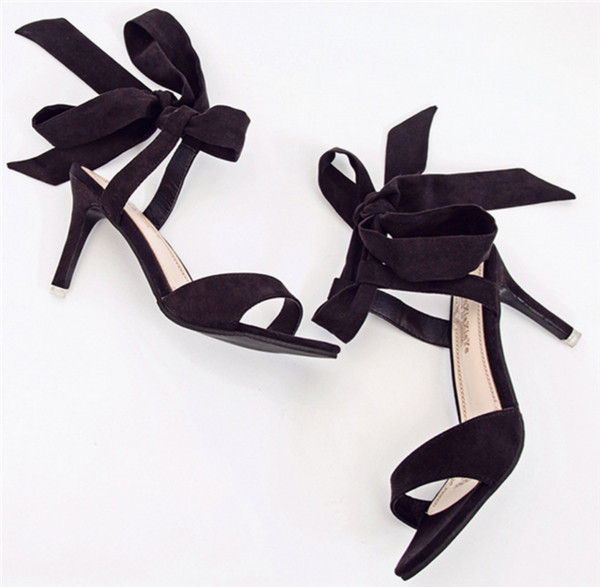 Οι γυναίκες σανδάλια με ενδιαφέρουσες συνδέσεις και σουέτ τελική επίστρωση - 3 χρώματα