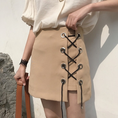 Βοημίας κυρίες φούστα με δεσμούς μαζί σε μπεζ και μαύρο