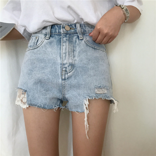 σορτς χαριτωμένο και της μόδας κυρίες με υψηλή μέση και διακόσμηση δαντέλα