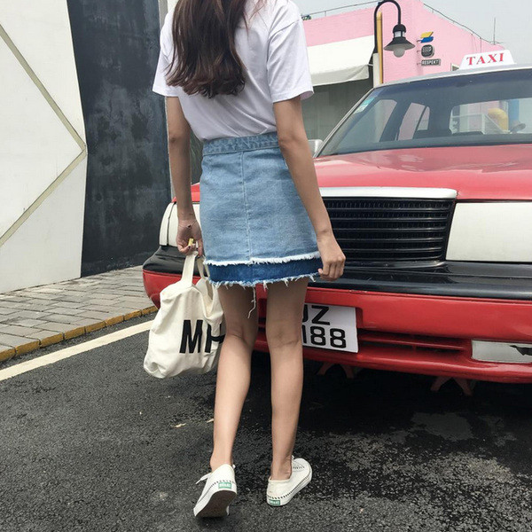 Denim σύγχρονες κυρίες φούστα με σημεία και κουμπιά σε όλο το μήκος