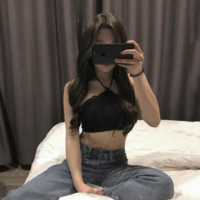 Lacy κυρίες κορυφή με μαύρες γραβάτες