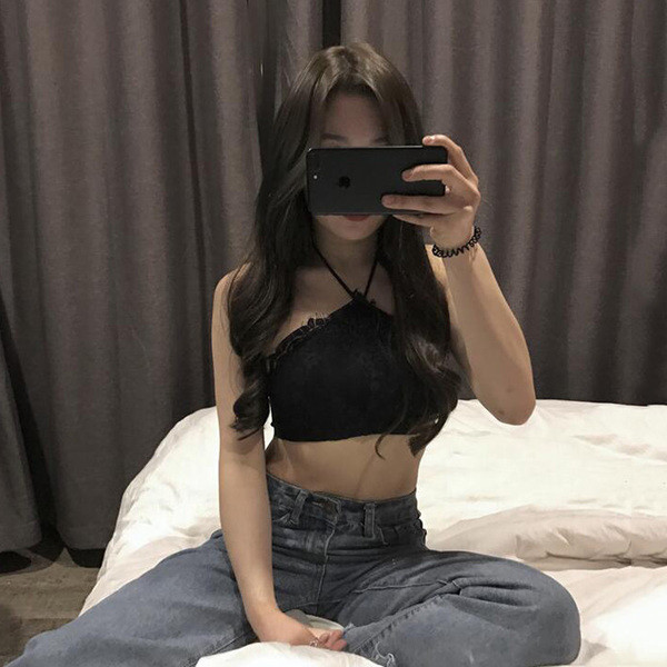 Lacy κυρίες κορυφή με μαύρες γραβάτες