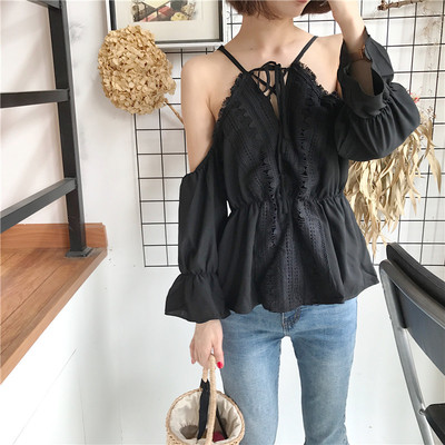 shirt Καλοκαίρι κυρία σε λευκό και μαύρο χρώμα με γυμνά ώμους