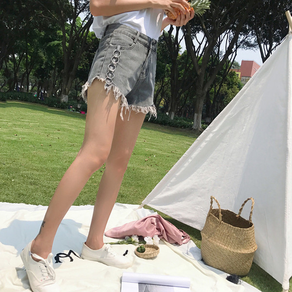 σορτς σύγχρονες γυναίκες σε γκρι χρώμα με διακόσμηση και ψιλοκομμένο