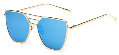 Πολύ κομψά γυαλιά για τις γυναίκες με μια ενδιαφέρουσα μορφή του γυαλιού