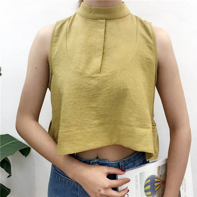 οροφή της δεξαμενής των γυναικών καλοκαιριού σε λευκό και κίτρινο σε ένα ευρύ μοντέλο