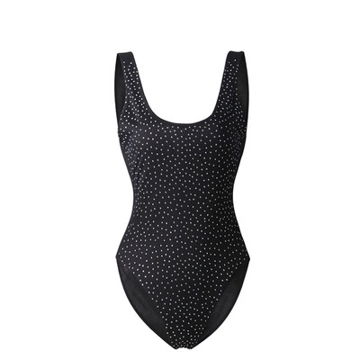 Πολύ όμορφες κυρίες, όλα σε ένα μαγιό με λαμπερά πέτρες