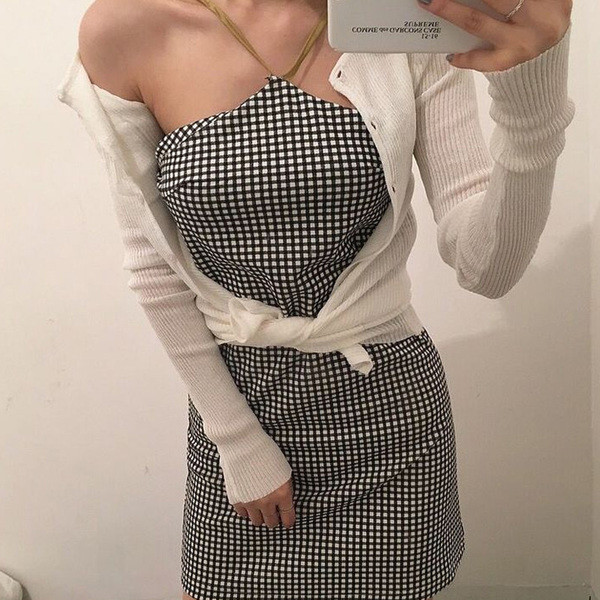 Οι γυναίκες καρό φόρεμα - μικρή και κομψή