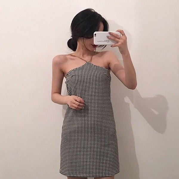 Οι γυναίκες καρό φόρεμα - μικρή και κομψή