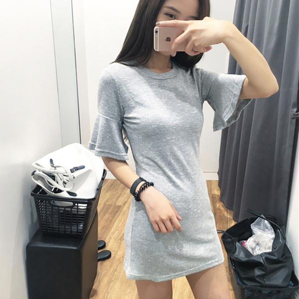 Λαμπερό κυρίες σώμα φόρεμα με φαρδιά μανίκια 3/4 και γυμνή πλάτη