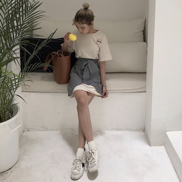 Καθημερινά κυρίες που χιτώνα + καρό φούστα