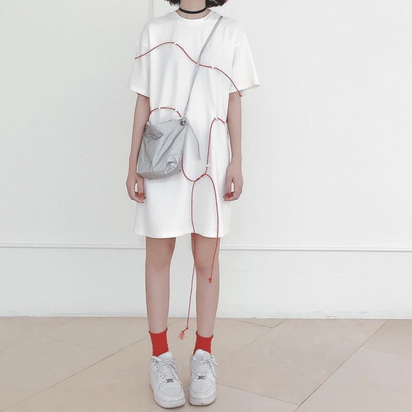 Απλή κυρίες φόρεμα με 3/4 μανίκια και το γόνατο λευκό και μαύρο