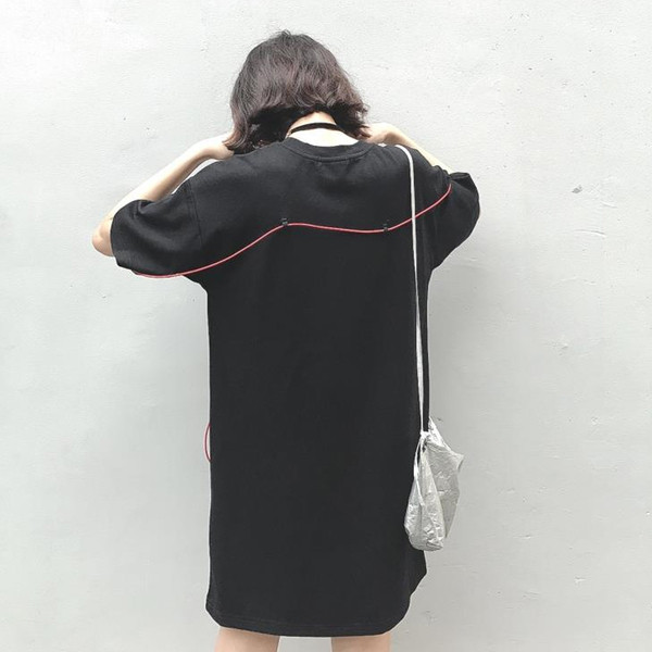 Απλή κυρίες φόρεμα με 3/4 μανίκια και το γόνατο λευκό και μαύρο