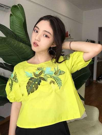 Φρέσκα κυρία μεγάλη μπλούζα με 3/4 μανίκια σε λευκό και κίτρινο με floral κεντήματα