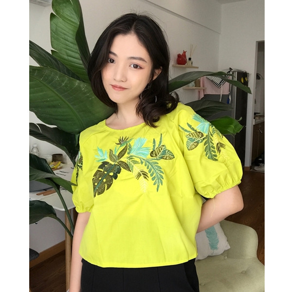 Φρέσκα κυρία μεγάλη μπλούζα με 3/4 μανίκια σε λευκό και κίτρινο με floral κεντήματα