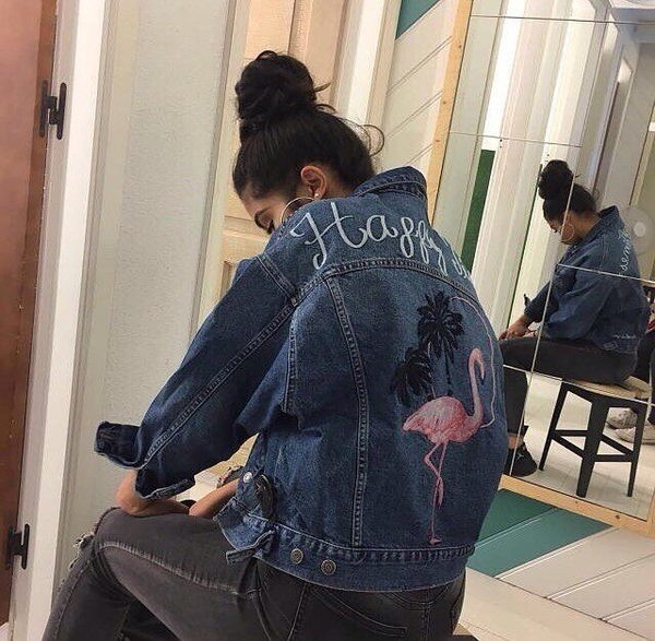 Μοναδικό και πολύ κομψό κυρίες τζιν μπουφάν με όμορφα κεντήματα