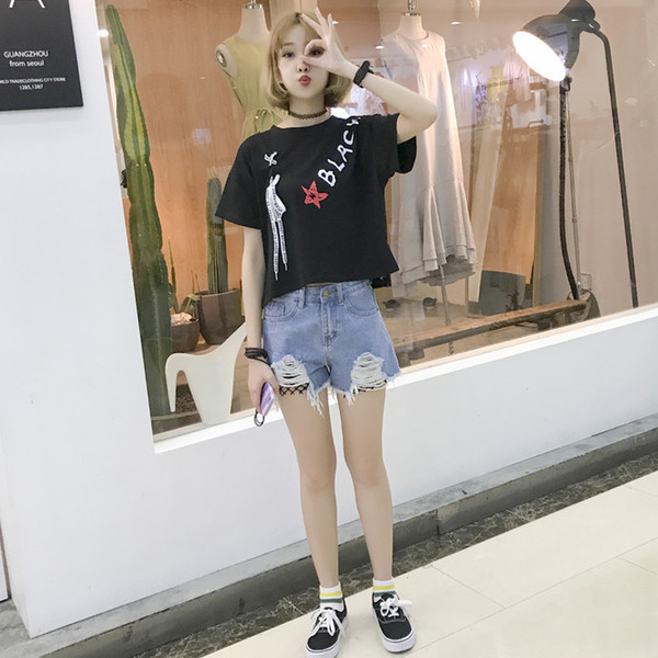 Μπλούζες με 3/4 μανίκια και O-σχήμα κολάρο για κολάρο σε μαύρο χρώμα με την επιγραφή