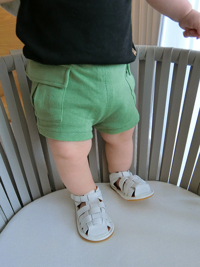 Сладки детски къси панталони за момчета с джобове в син, зелен, сив и бял цвят