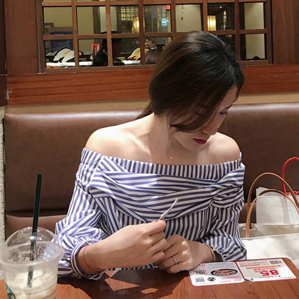 shirt το καλοκαίρι κυρία με έναν ώμο σε ριγέ στο χρώμα - μεγάλο μοντέλο