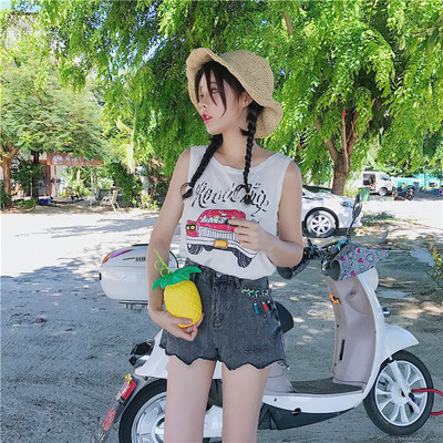 σορτς Κομψή γυναικών σε λευκό και γκρι υψηλής μεσάτο και φουντωτά