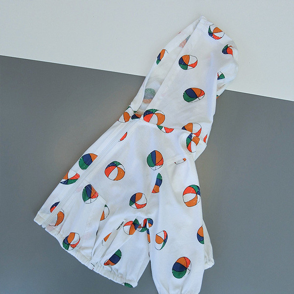 Παιδικό φούτερ σε λευκό με εικόνες και κουκούλα