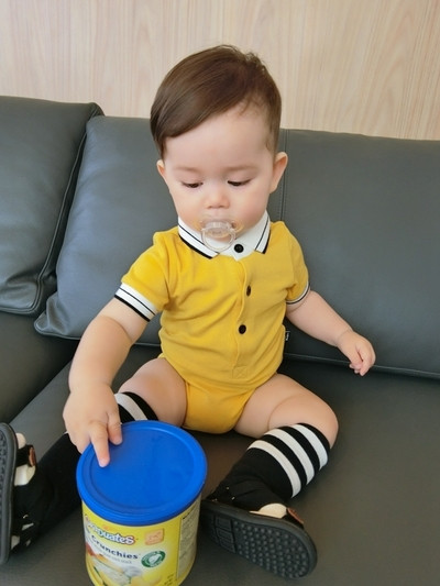 Παιδικό μπουστάκι με κοντά μανίκια και κολάρο