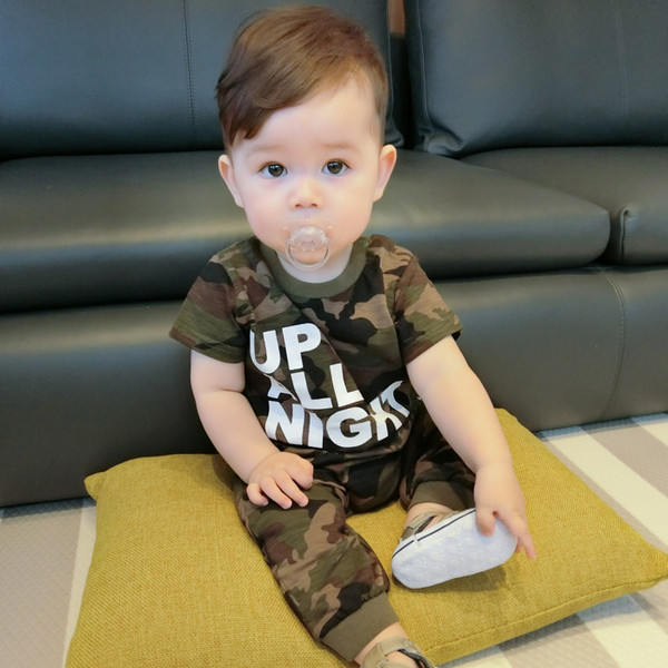 Παιδικό σεττ καμουφλάζ για αγόρια - παντελόνι και μπλούζα με κοντό μανίκι με  επιγραφή