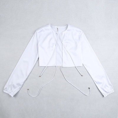 μπλούζα μοναδική και πολύ κομψή κυρία με ανοιχτό ντεκολτέ και μακριά μανίκια