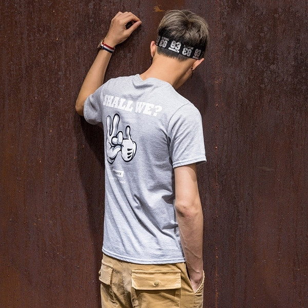 Ενδιαφέρουσες ανδρών T-shirt με ένα διασκεδαστικό κινούμενα εκτύπωσης - λευκό, γκρι και μαύρο