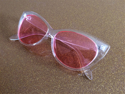 Μοναδικό και πολύ κομψό κυρίες γυαλιά με διαφανή πλαίσια
