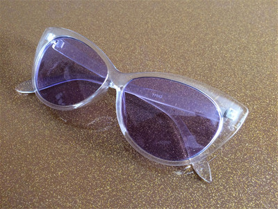 Μοναδικό και πολύ κομψό κυρίες γυαλιά με διαφανή πλαίσια