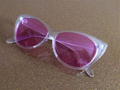 Μοναδικό και πολύ κομψό κυρίες γυαλιά με διαφανή πλαίσια