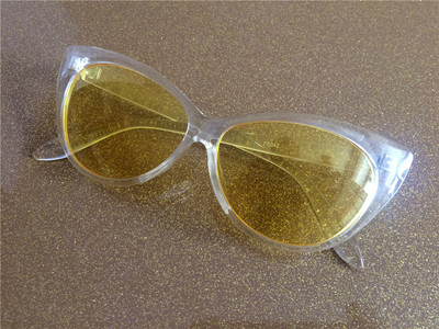 Μοναδικό και πολύ κομψό κυρίες γυαλιά με διαφανή πλαίσια