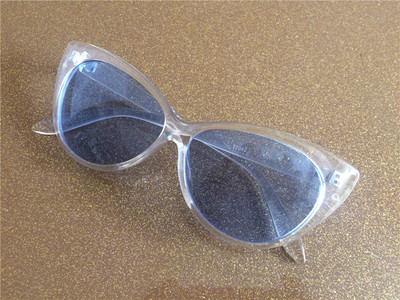 Μοναδικό και πολύ κομψό κυρίες γυαλιά με διαφανή πλαίσια