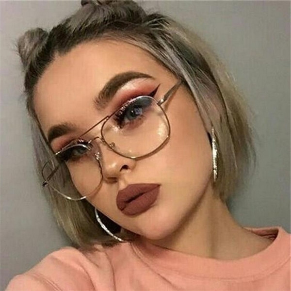 Κομψό κυρίες γυαλιά ενδιαφέρουσα μορφή του γυαλιού - διάφορα μοντέλα