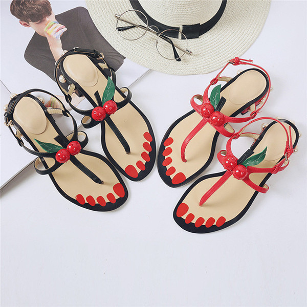 Μοναδική γυναικεία σανδάλια με πολλά ενδιαφέροντα διακοσμητικά λουλούδια