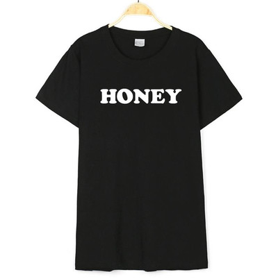 Κομψή καθημερινή κυρίες T-shirt με κοντά μανίκια και μια επιγραφή - 13 μοντέλα