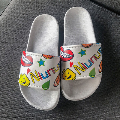 Γυναικείες Casual καουτσούκ παντόφλες με έγχρωμες επιγραφές και εικόνες σε μαύρο και άσπρο χρώμα