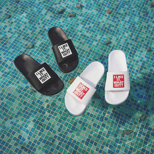 Unisex Γυναικείες παντόφλες σε λευκό και μαύρο, με επιγραφή - ελαστικό