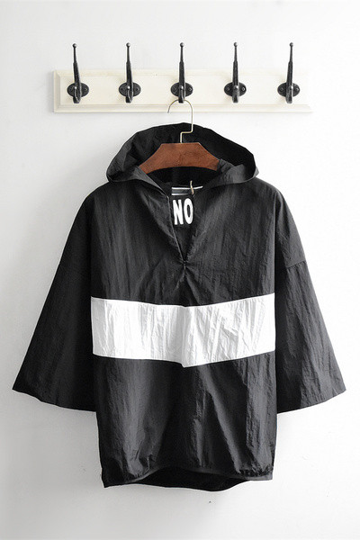 shirt το καλοκαίρι ανδρών με 3/4 μανίκια και κουκούλα σε μαύρο και άσπρο