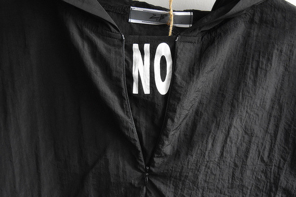 shirt το καλοκαίρι ανδρών με 3/4 μανίκια και κουκούλα σε μαύρο και άσπρο