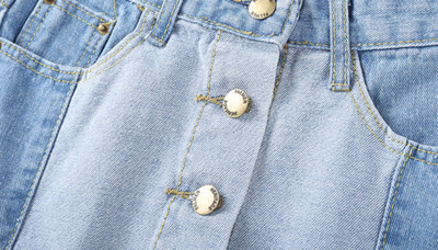 Μεγάλη κυρίες καθημερινή βία στην ρέει μπλε και χρυσά κουμπιά ενδιαφέρον