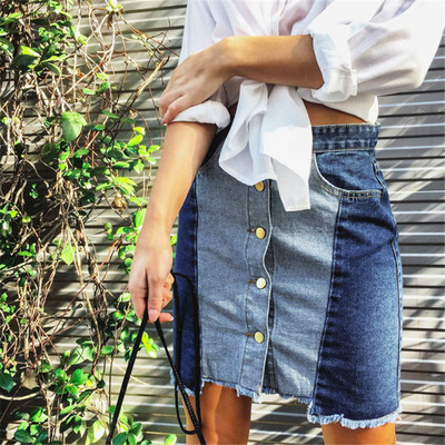 Μεγάλη κυρίες καθημερινή βία στην ρέει μπλε και χρυσά κουμπιά ενδιαφέρον