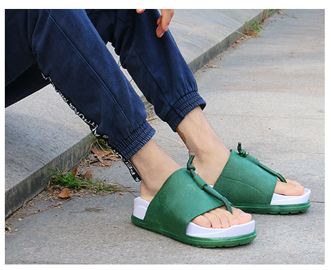 Καουτσούκ παντόφλες στο χέρι σε διάφορα χρώματα για τους άνδρες και τις γυναίκες