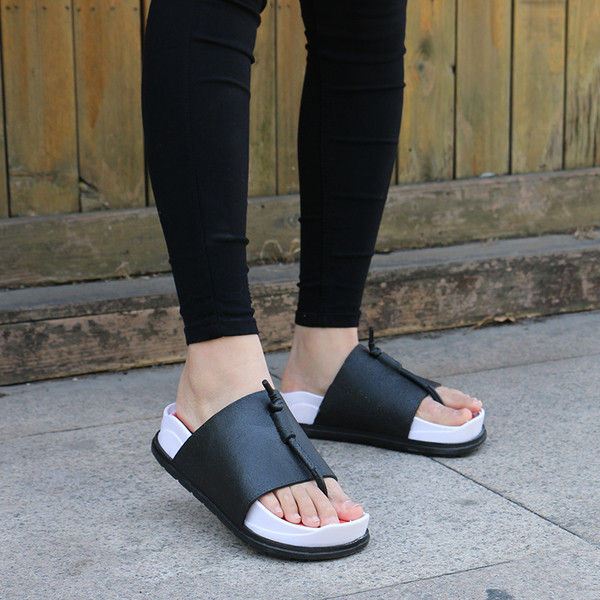 Καουτσούκ παντόφλες στο χέρι σε διάφορα χρώματα για τους άνδρες και τις γυναίκες