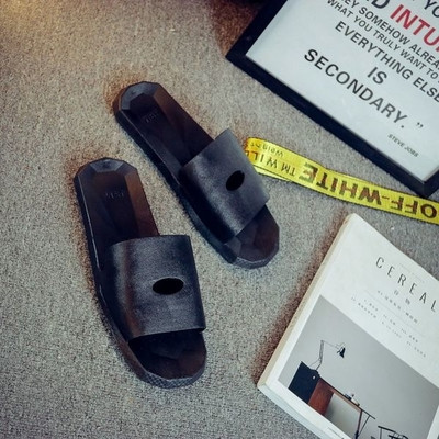 Καουτσούκ παντόφλες για τους άνδρες και τις γυναίκες σε μαύρο και άσπρο κατάλληλο για τη ζωή