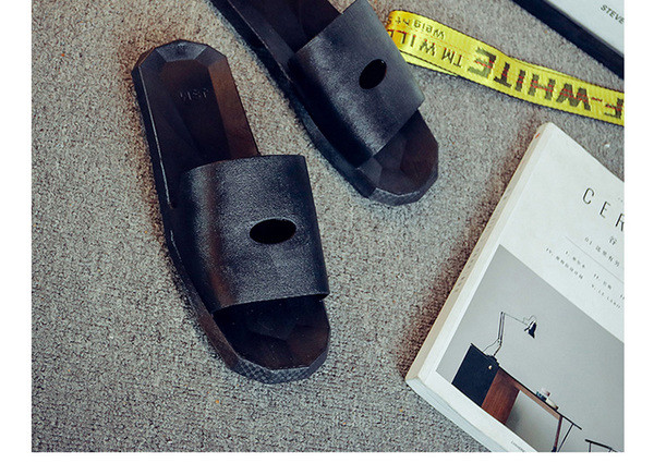 Καουτσούκ παντόφλες για τους άνδρες και τις γυναίκες σε μαύρο και άσπρο κατάλληλο για τη ζωή