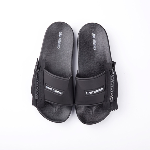 Καουτσούκ παντόφλες για τους άνδρες με φερμουάρ σε μαύρο χρώμα