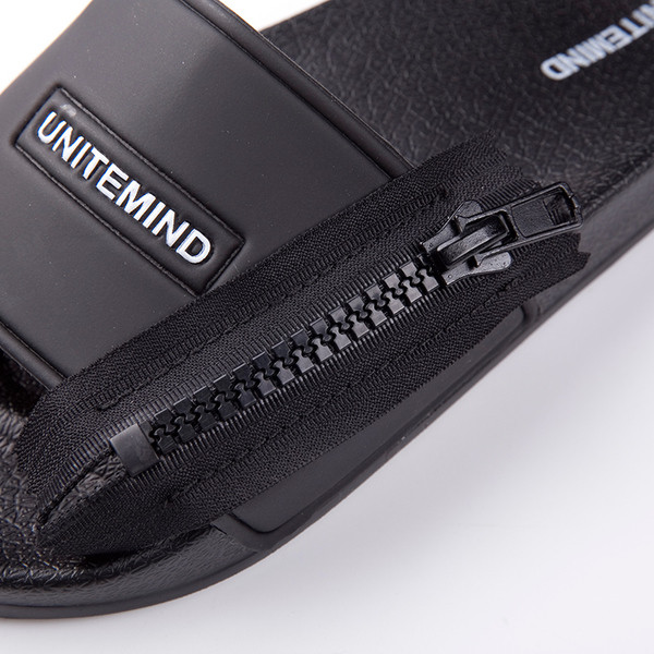 Καουτσούκ παντόφλες για τους άνδρες με φερμουάρ σε μαύρο χρώμα